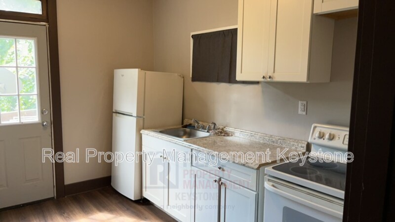 Primary Photo - 122 E 16th Ave