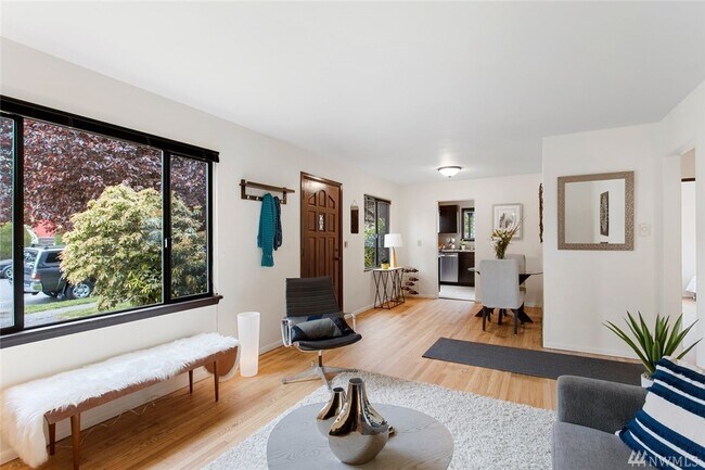 Foto del edificio - 8222 20th Ave NE