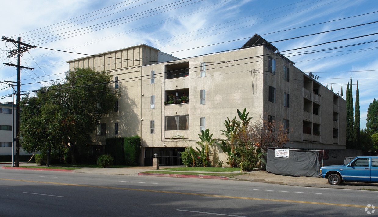 Building - Apollo Apartments