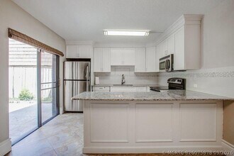 Building Photo - 204 2nd Ct