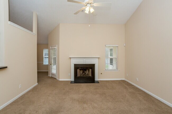 Foto del edificio - 325 Grover Turner Way