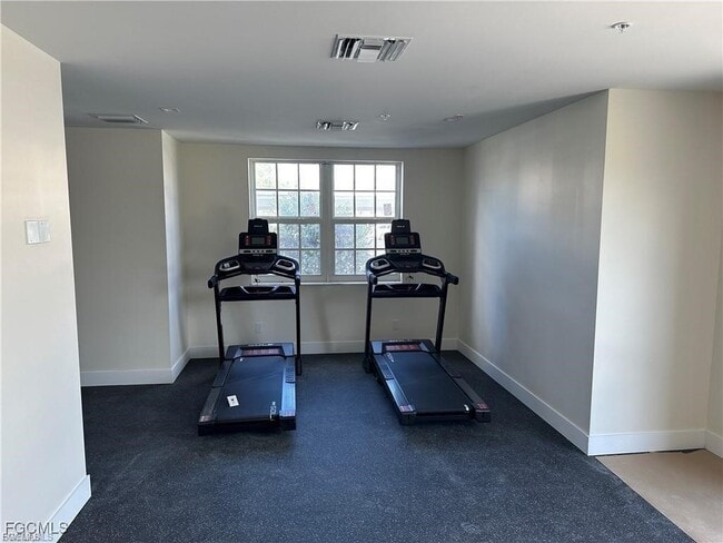 Foto del edificio - 15901 Pointe Cir