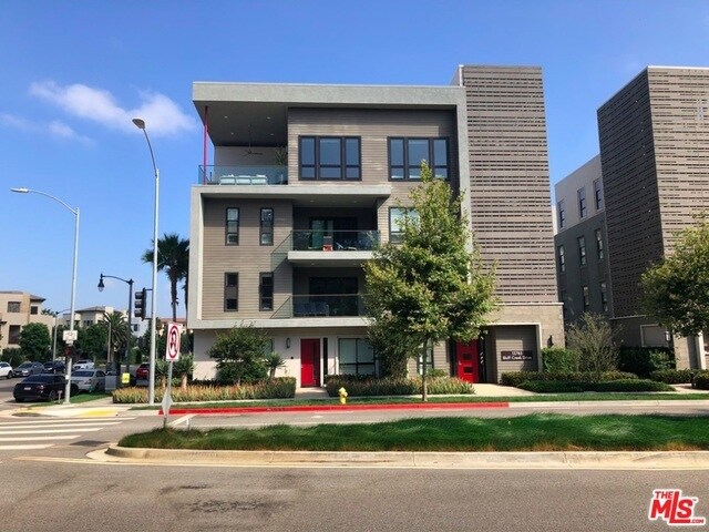 Building Photo - 12785 Bluff Creek Dr