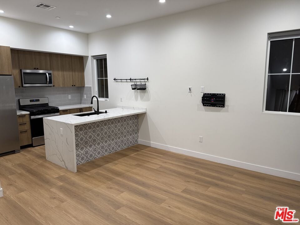 Foto principal - 1733 S Barrington Ave