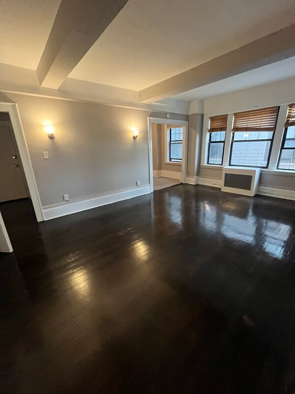 Foto principal - 25 N Harrison St