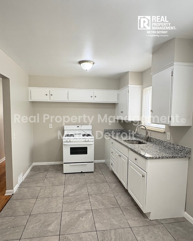 Building Photo - 22706 Hillock Ave