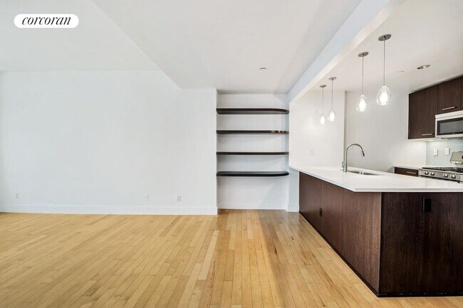 Foto del edificio - 5-26-26 47th Rd