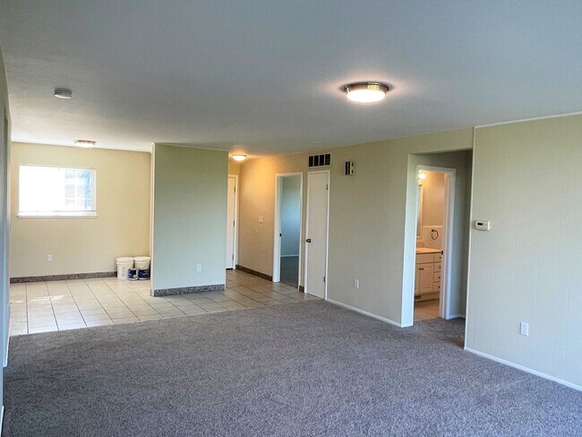 Foto del edificio - Beautiful 3 bedroom, 2 bathroom home in du...