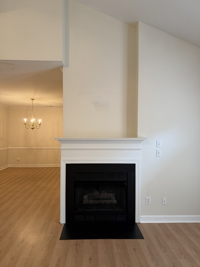 Building Photo - 175 Alpine Ct