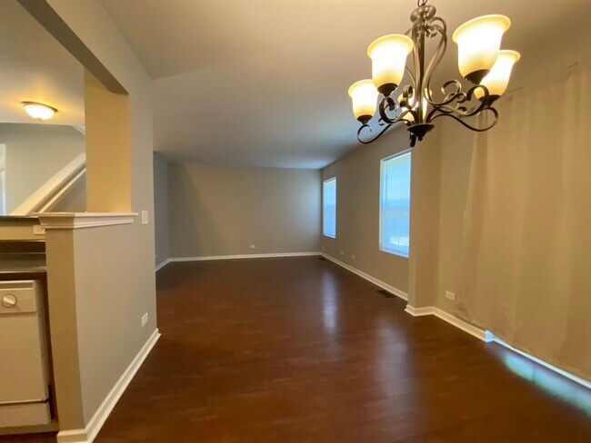 Foto del edificio - 2353 Stoughton Cir