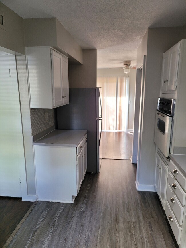 Foto del edificio - 361 Hickory Hill Dr