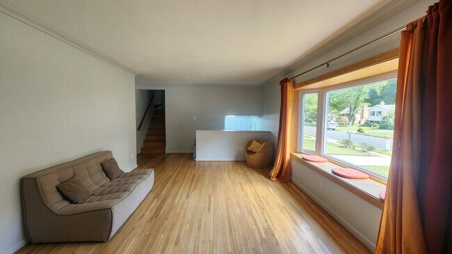 Foto del edificio - Wonderfully Updated Home On the Edge of Po...