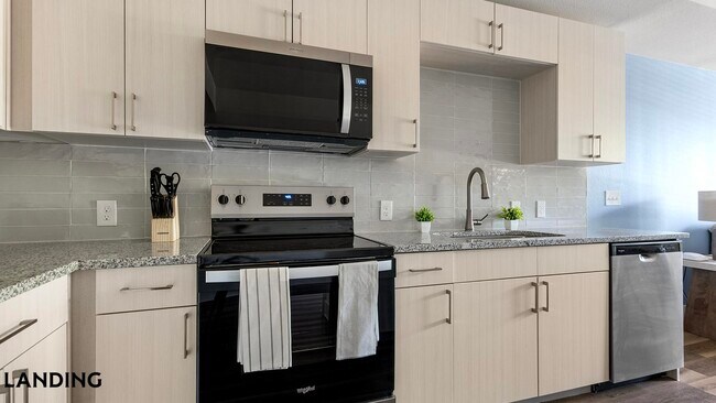 Foto del edificio - 6525 Ed Bluestein Blvd