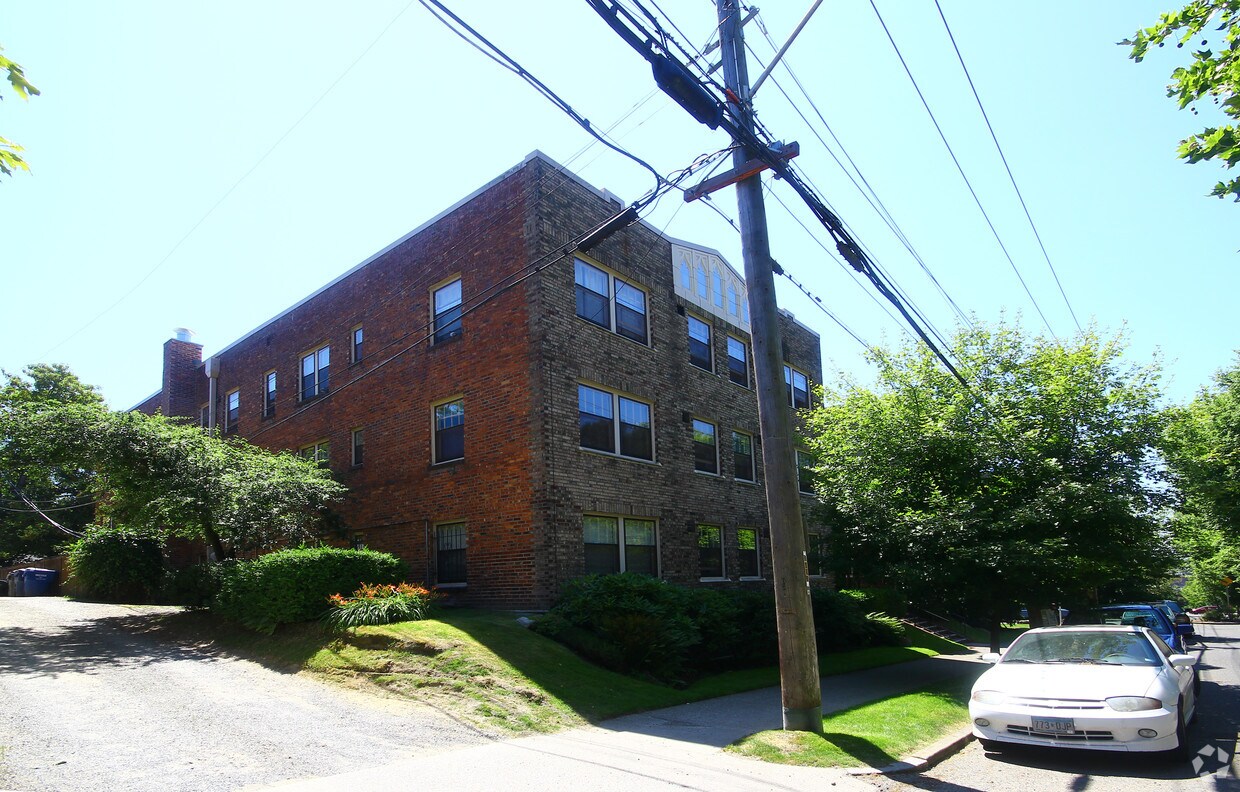 Building Photo - 1605 E Olive St