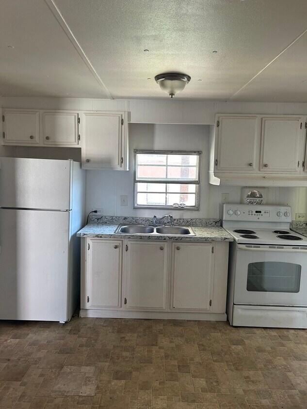 Primary Photo - 2 Bedroom/1 Bathroom Mobile Home
