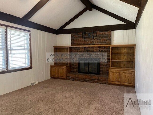 Building Photo - Raised Ranch in Staley