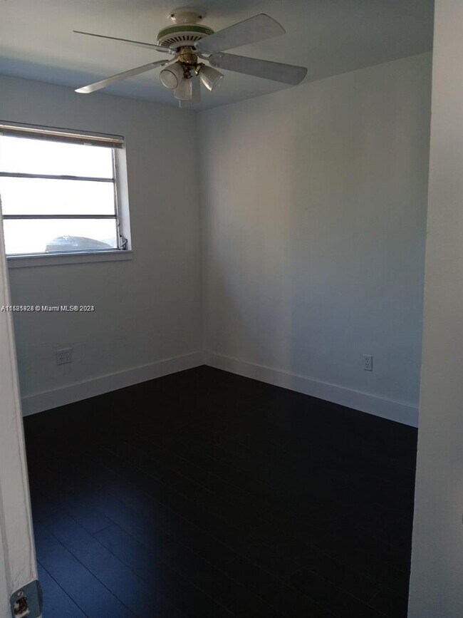 Foto del edificio - 107 SW 18th Ct