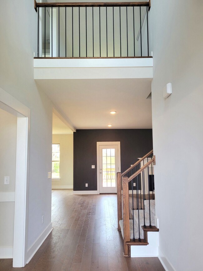 Building Photo - NEW 5 bedroom, 3 full bath home on large l...