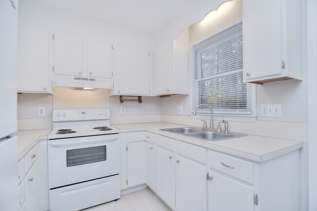 Building Photo - 347 Sunny Hill Dr