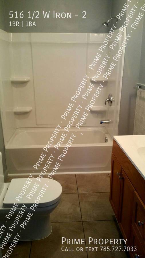 516 1/2 W Iron Ave Unit 2, Salina, KS 67401 Room for Rent in Salina