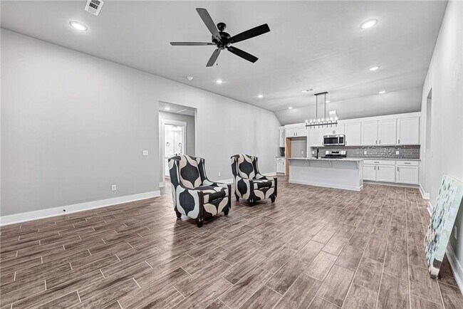 Foto del edificio - 55 Watson Ln