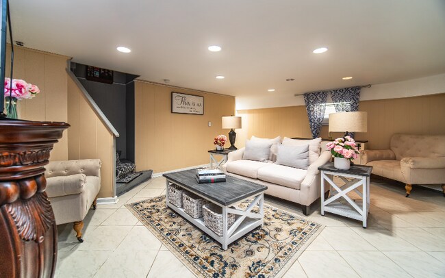 Foto del edificio - 369 Soundview Ave