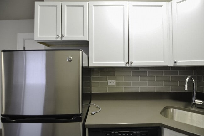 Foto del edificio - 817 W Lakeside Pl