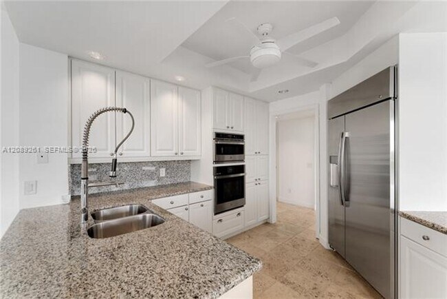 Foto del edificio - 13627 Deering Bay Dr