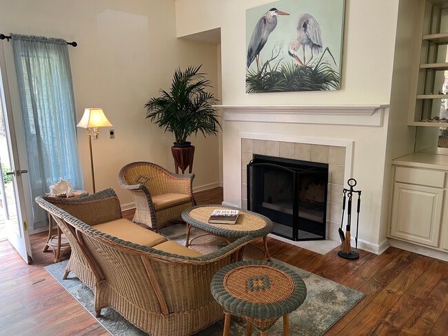 living room - 1407 BB Sams Ct