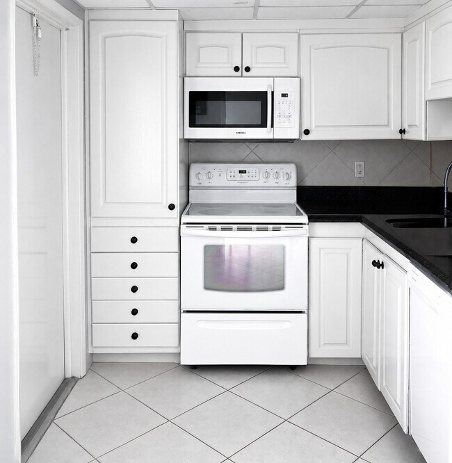 Foto del edificio - 2850 N Palm Aire Dr
