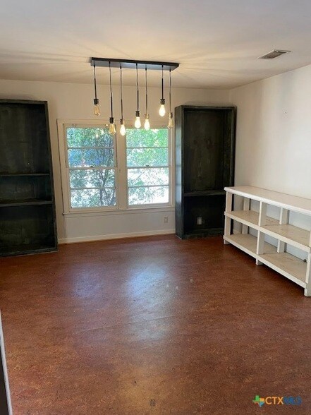 Foto del edificio - 107 E Holland St