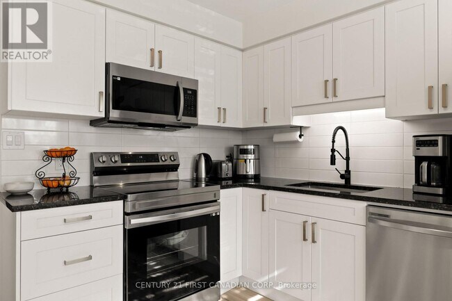 Building Photo - 355 Sandringham Crescent