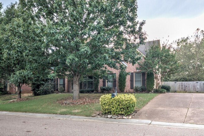 Building Photo - Luxury Lakeland Home