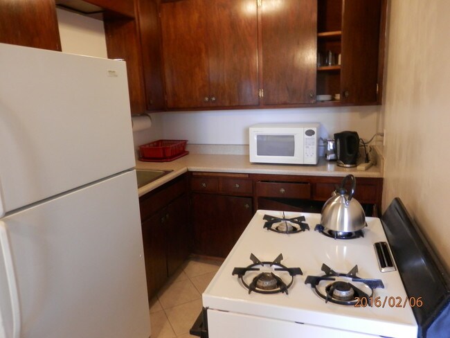 kitchen - 5314 Bayview Ave
