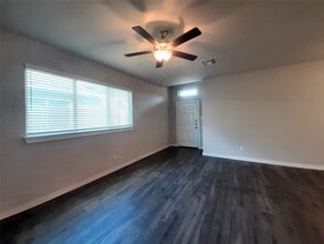 Building Photo - 9881 Grosbeak Ln