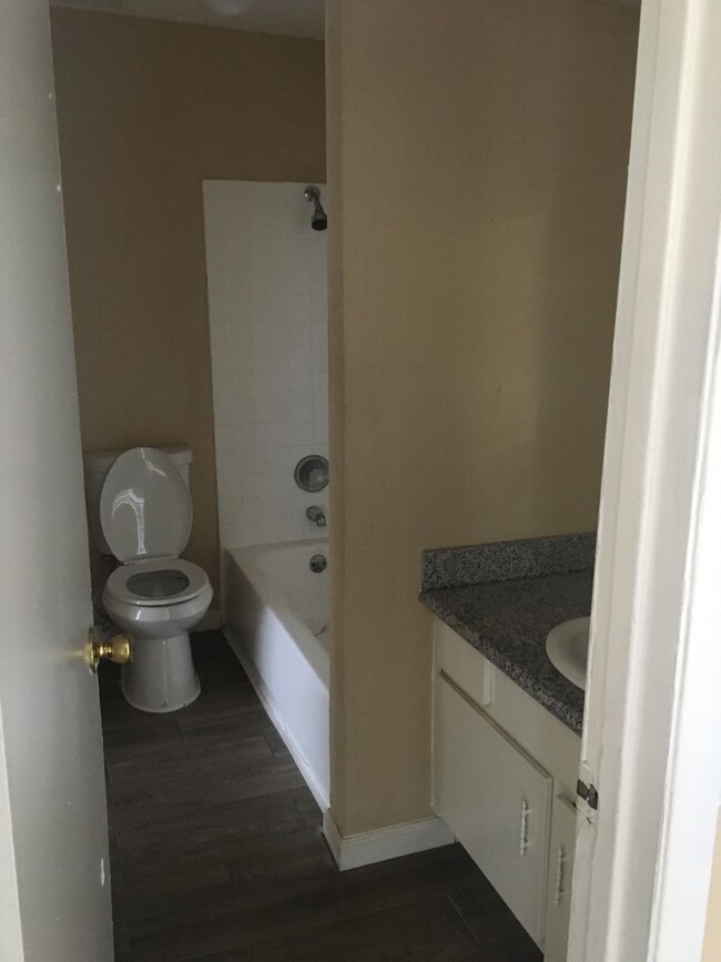 Building Photo - 2 BR 1.5 BA Two Story Townhome