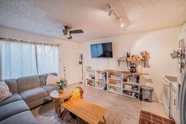 Building Photo - 2136 Konou Pl