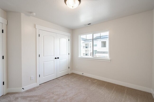 Building Photo - 1544 N 3740 W