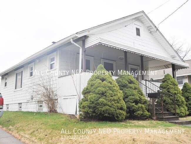 Building Photo - Updated and Move in Ready!