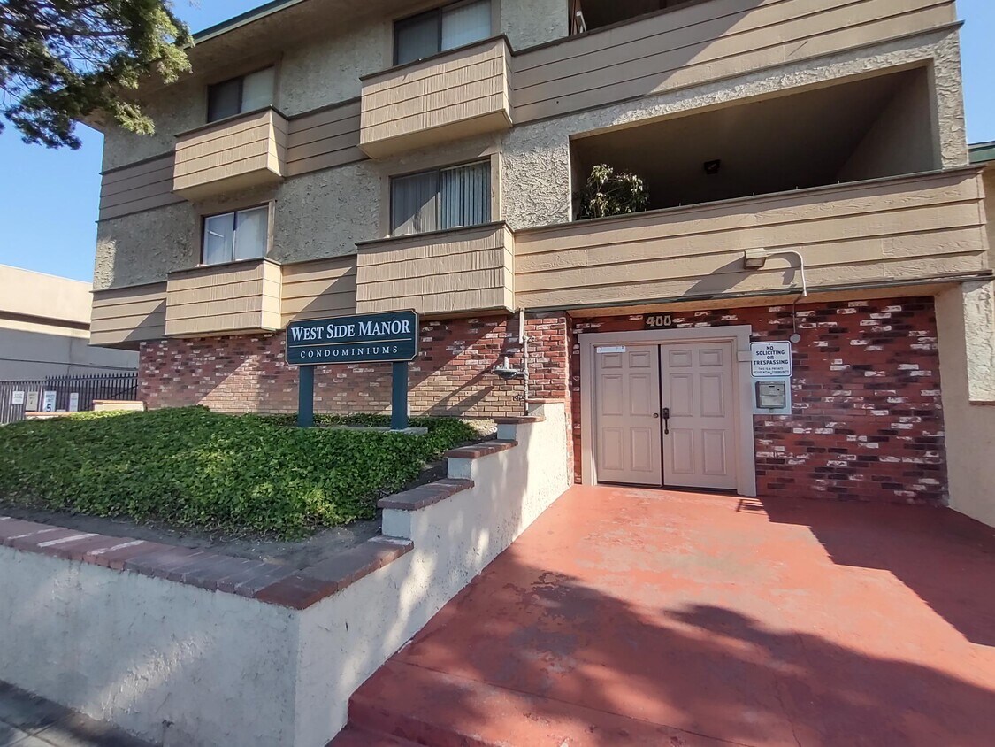 Primary Photo - 400 W 223rd St