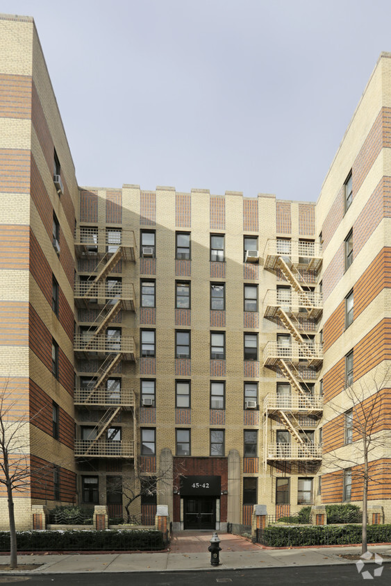 Foto del edificio - 45-42 41st St