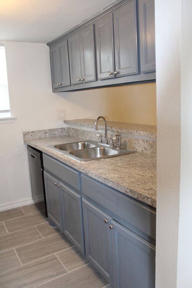 Foto del edificio - 2 bed & office on the South Side!