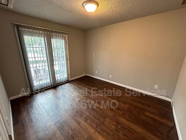 Foto del edificio - 712 E Sunshine St