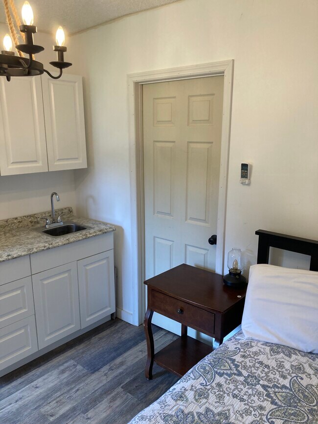 Foto del edificio - 5718 Sands Point Dr