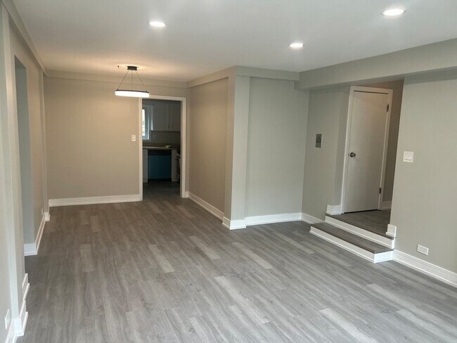Foto del edificio - 6823 N Northwest Hwy