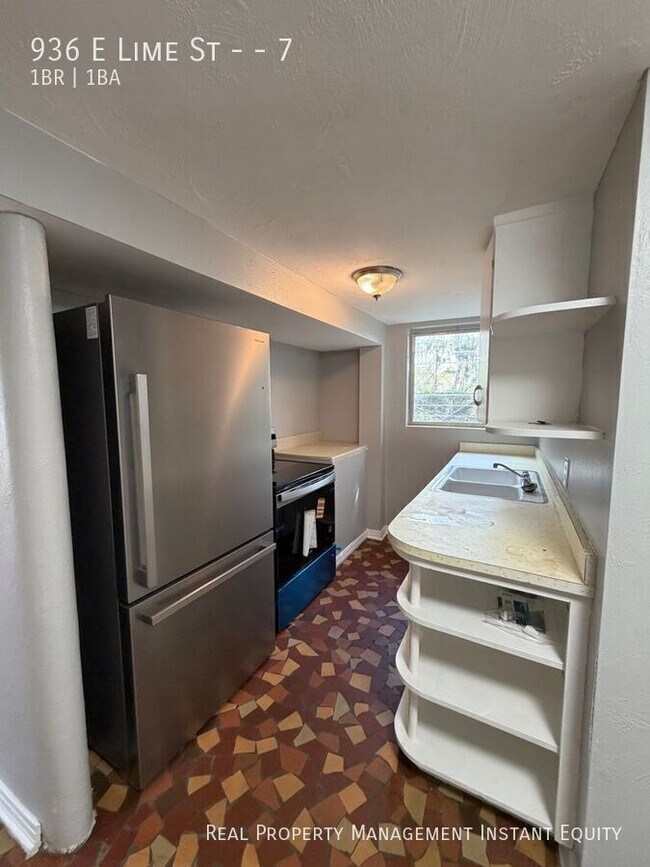 Building Photo - 936 E Lime St