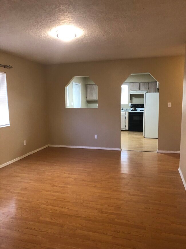 Foto del edificio - 337 Gorman Ave