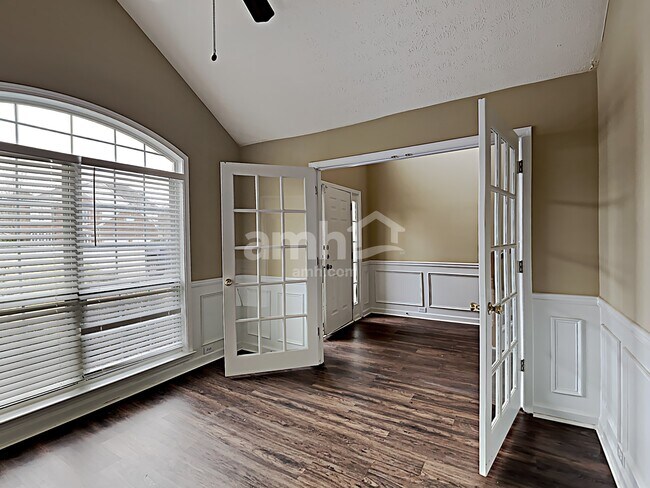 Foto del edificio - 3915 Madison Bnd NW