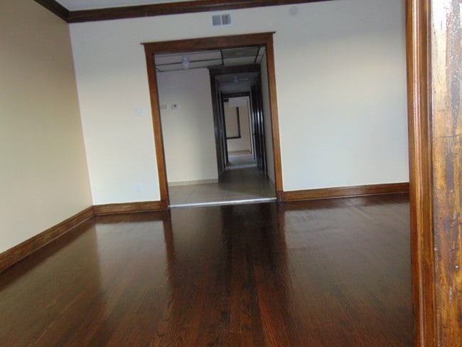 Building Photo - 6245 S Sacramento Ave