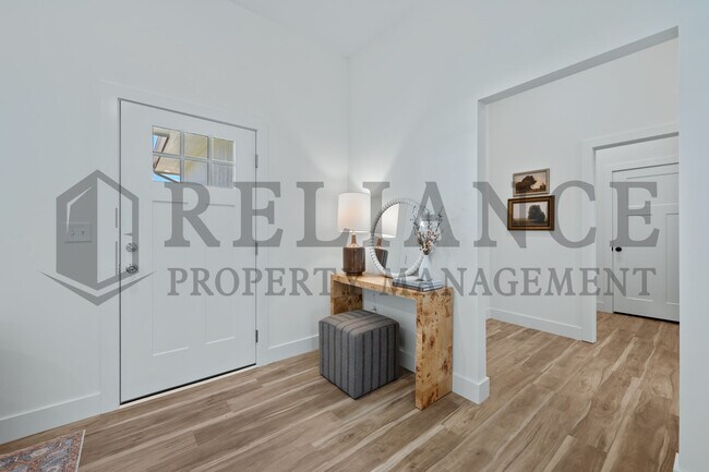 Building Photo - 619 Elmwood St